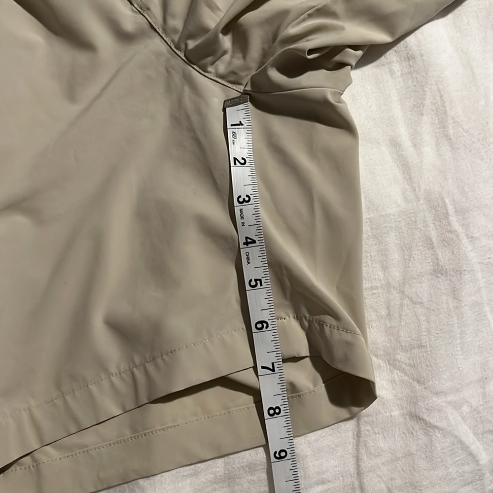 Vineyard Vines performance breaker shorts - Picture 6 of 6